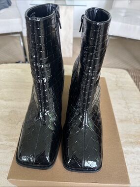 Topshop Black Croc-Embossed Patent Square-Toe Ankle Boots